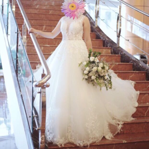 Ivory and shop lace trinoma