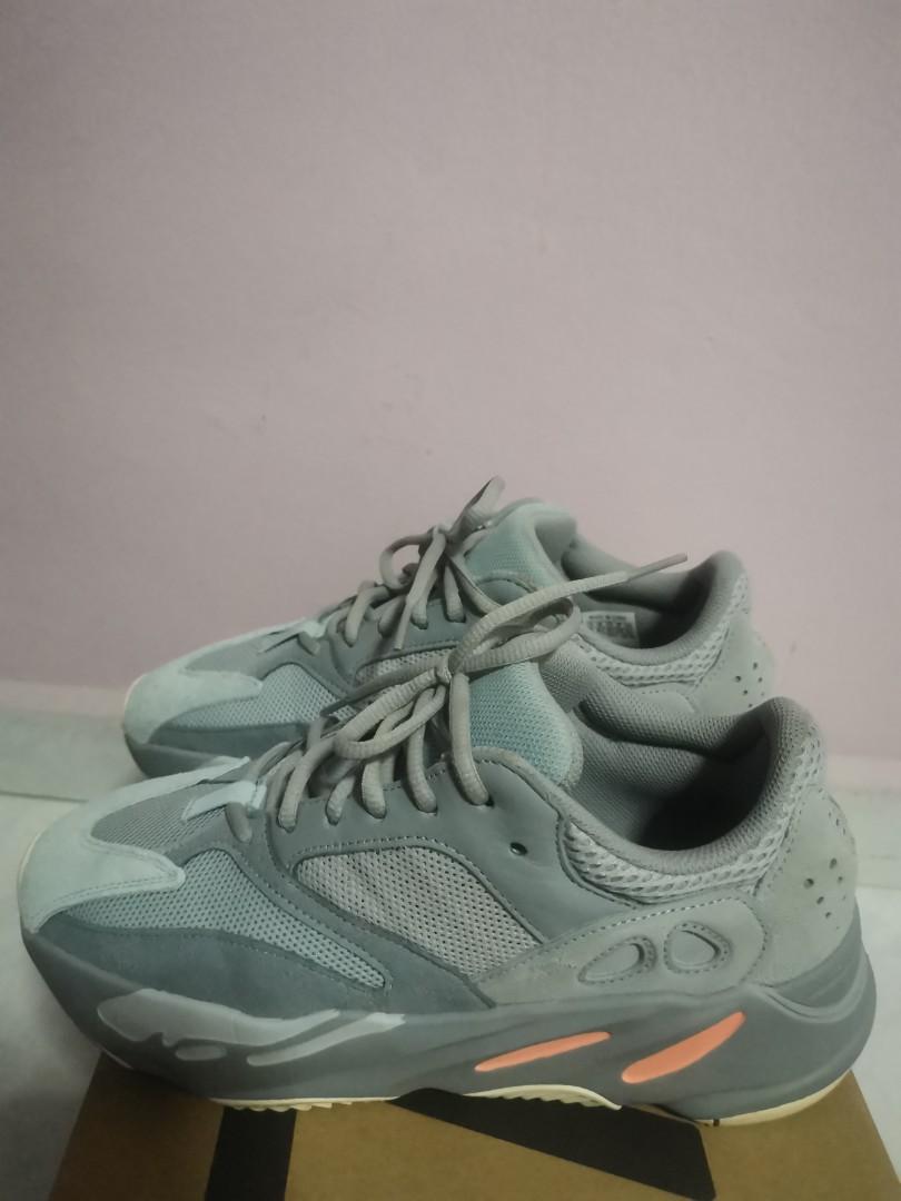 yeezy 700 wide feet