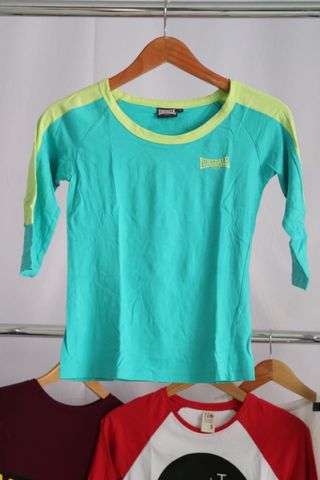 (Kategori: ) berada di . Dikirim oleh lauvre_preloved (ID iklan 249251773, Gambar 1). Deskripsi: .