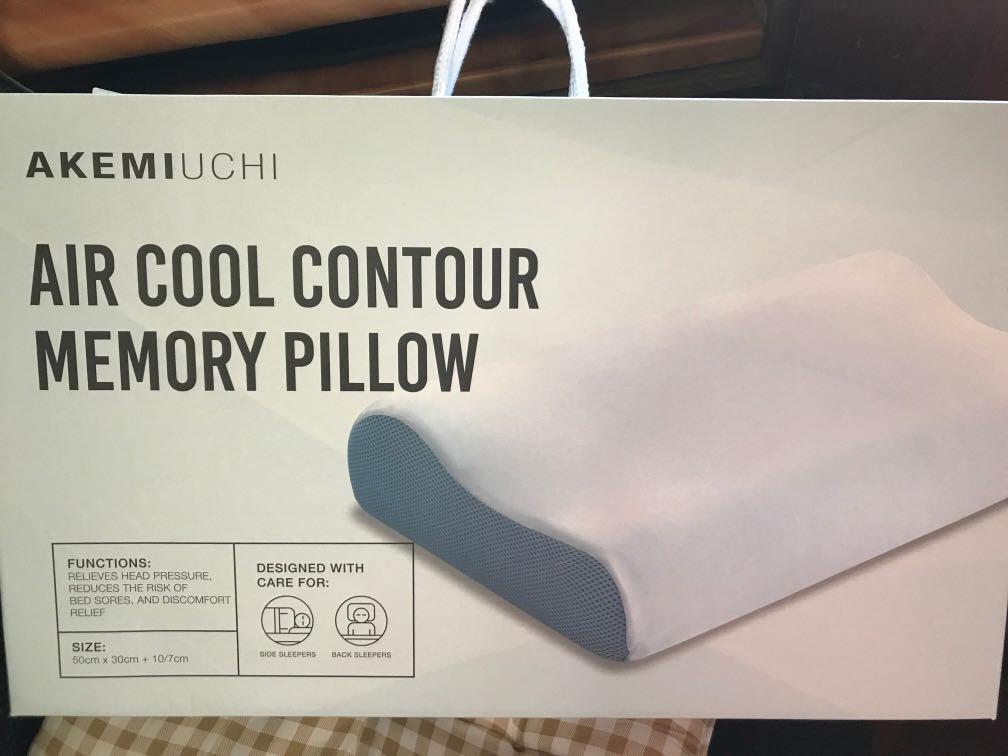 akemi uchi pillow