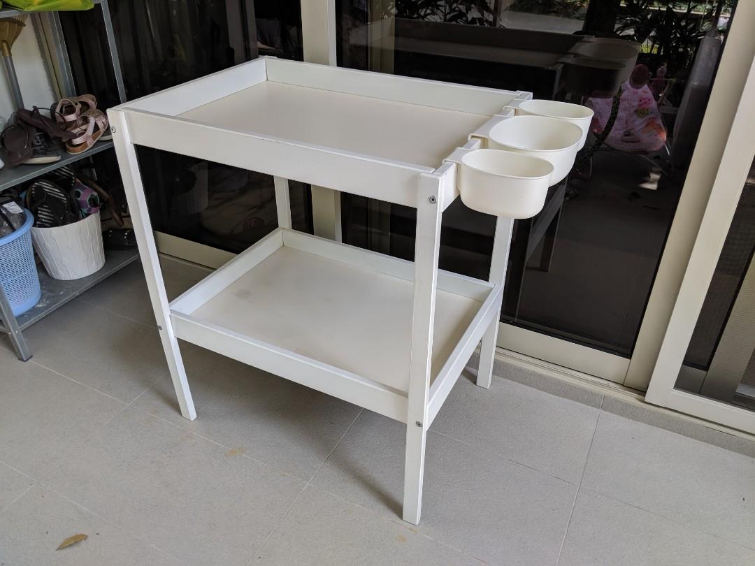 baby changing table size