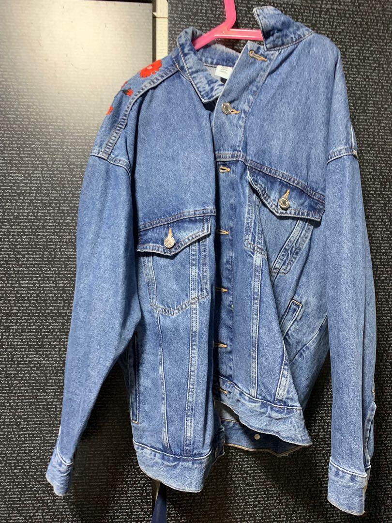 Denim jacket (Category: Coats, Jackets and Outerwear) located in Singapore. Submitted by artislife (Listing ID 249248076, Image 1). Description: .