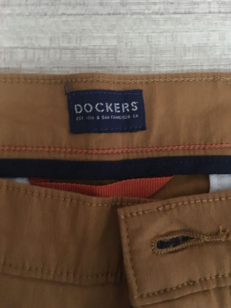 Dockers Duraflex Lite Original Khaki Slim Fit