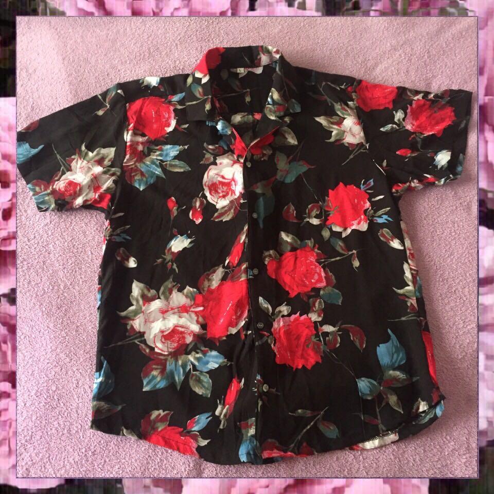 Floral Buttondown (Category: Sleep and Loungewear) located in Caloocan City. Submitted by skeeeeeeeeeks (Listing ID 249117072, Image 1). Description: Black Floral Button down New! Size : FREESIZE (small - med) #sweldosale.