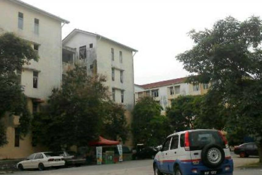 For Sale Rista Villa Apartment Taman Putra Perdana