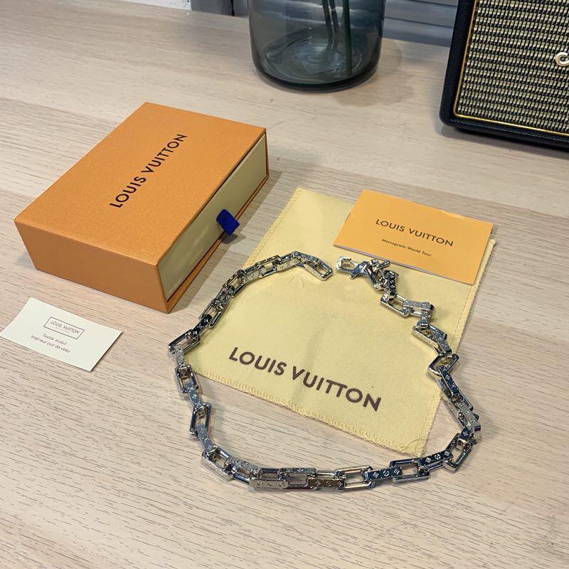 LOUIS VUITTON CHAIN LINKS BRACELET ENGRAVED MONOGRAM SILVER. #louisvuitton  #