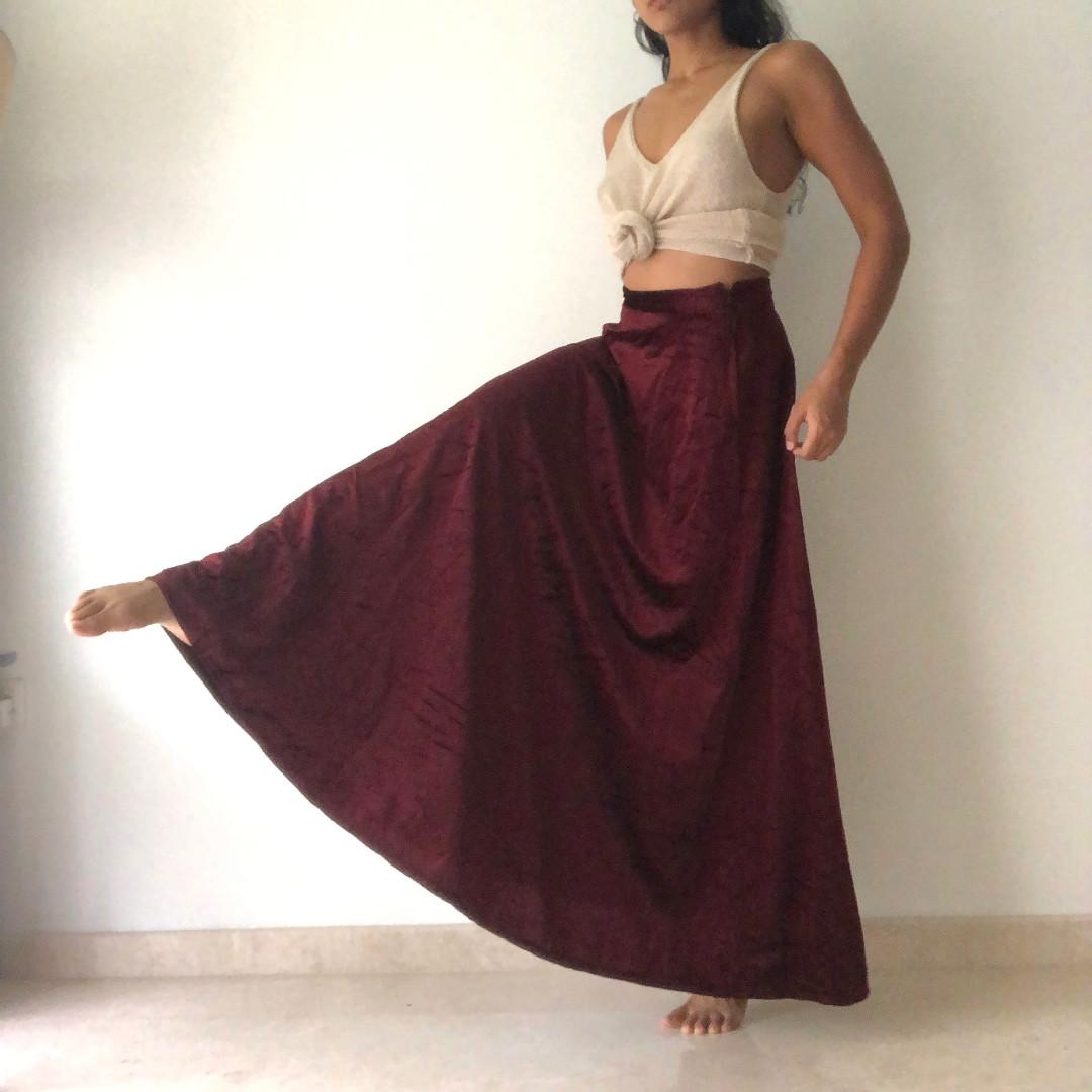 Maroon flowy maxi skirt 2025