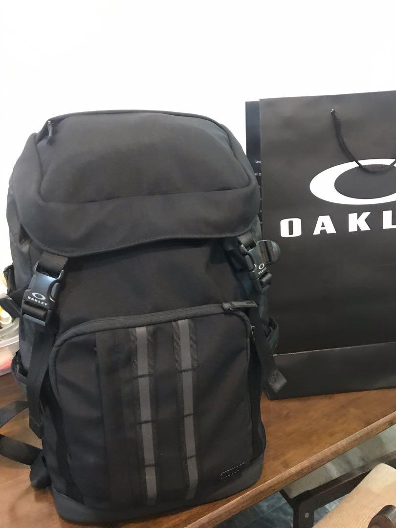 Oakley utility deals organizing backpack