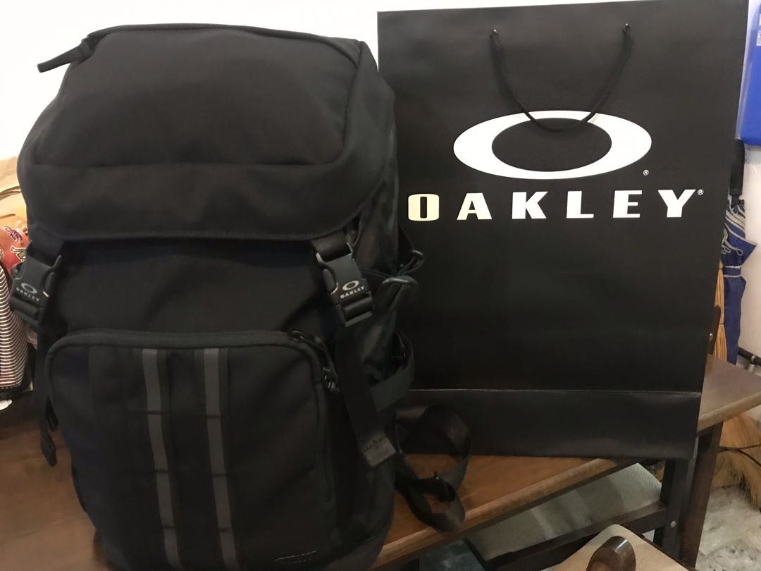 oakley utility organizing backpack