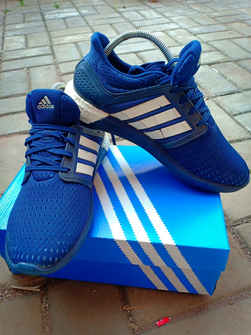 Foto sepatu on sale adidas warna biru