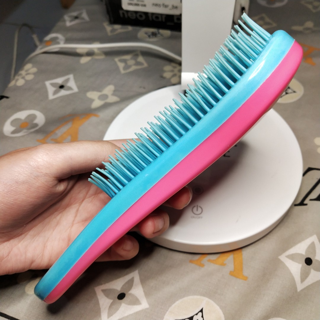 Sisir detangler brush miniso, Kesehatan & Kecantikan, Perawatan Rambut
