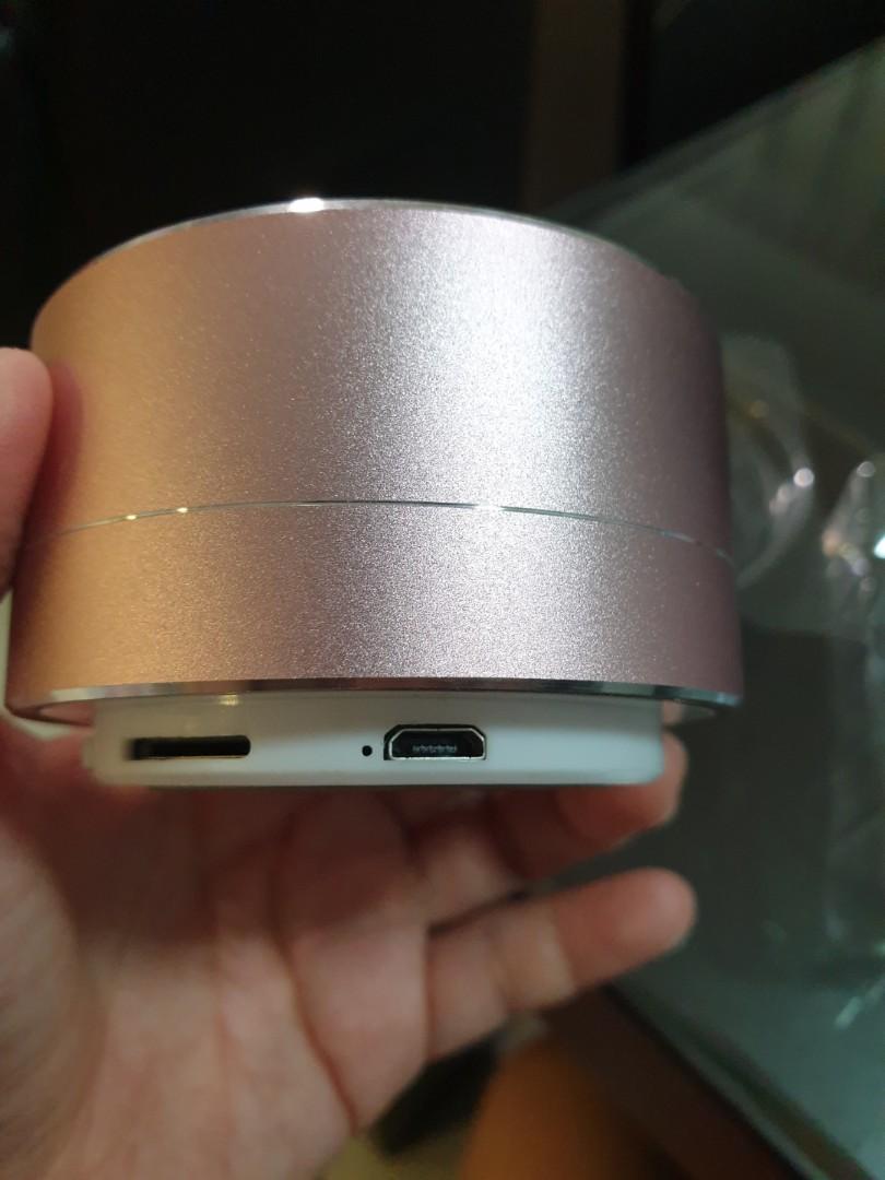 minimalist style reflective light bt speaker