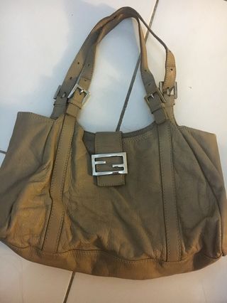 (Kategori: ) berada di . Dikirim oleh loveyourpreloved (ID iklan 249271884, Gambar 1). Deskripsi: .