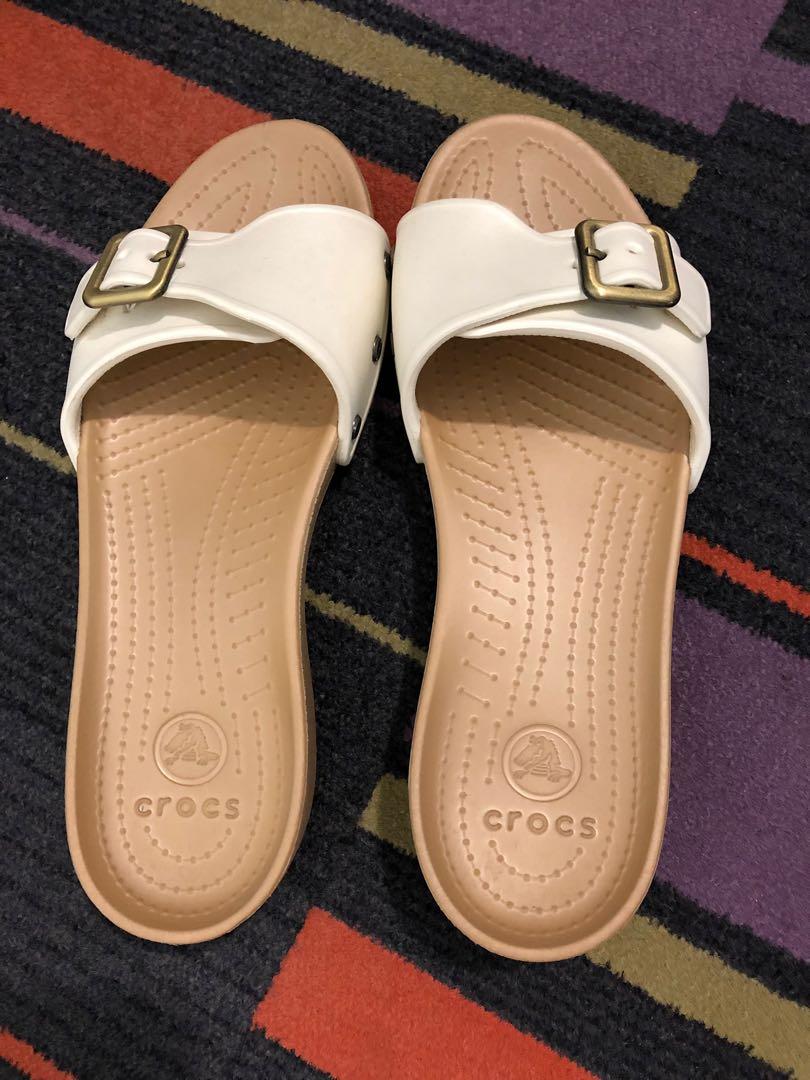 white sandals size 10