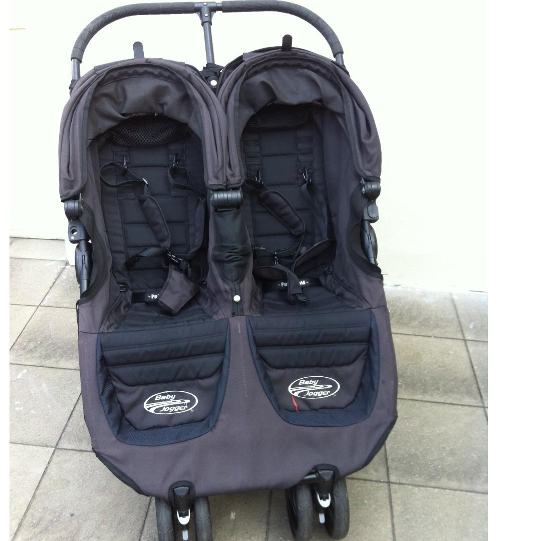 baby jogger city sidewalk