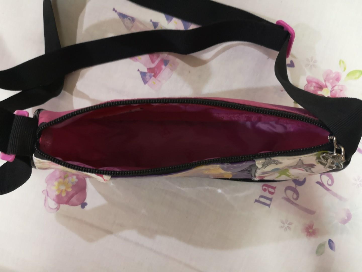 Barbie Shoulder Bag (Category: Diaper Bags & Wetbags) located in Quezon City. Submitted by ddeonz (Listing ID 249397834, Image 2). Description: >With adjustable straps >Used it a few times >Still in great condition (9/10).
