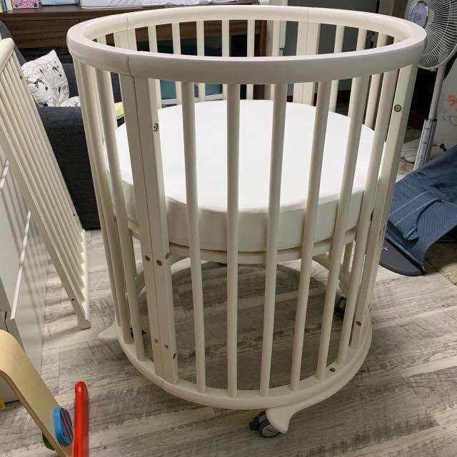 Expandable Round/Oval Baby Cot, Babies & Kids, Baby Nursery & Kids