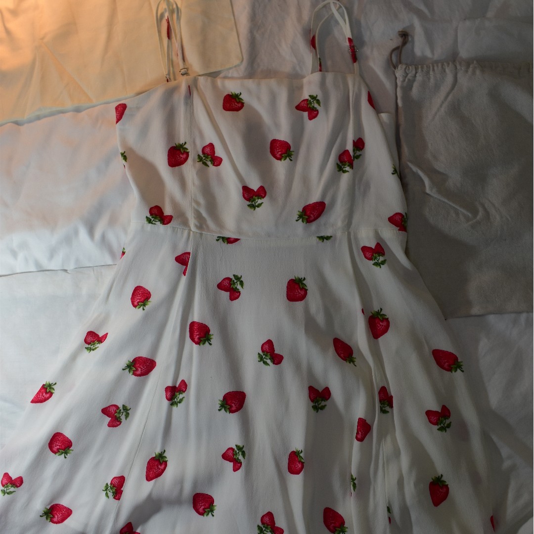 Forever 21 shop strawberry dress