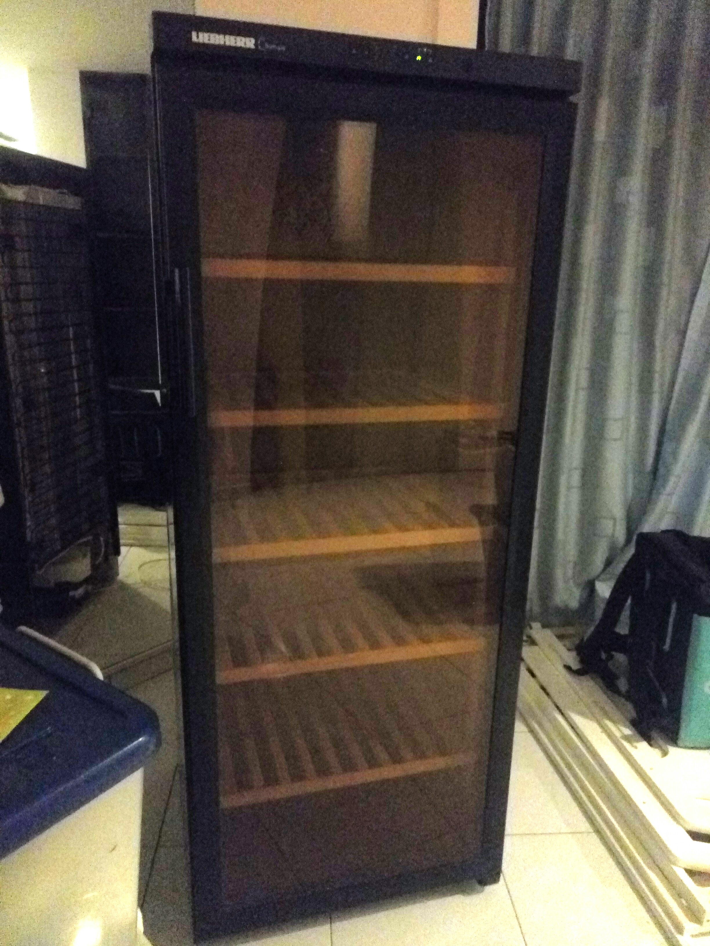 Liebherr Barrique Wine Chiller / ( WKb 4112 ), Furniture & Home