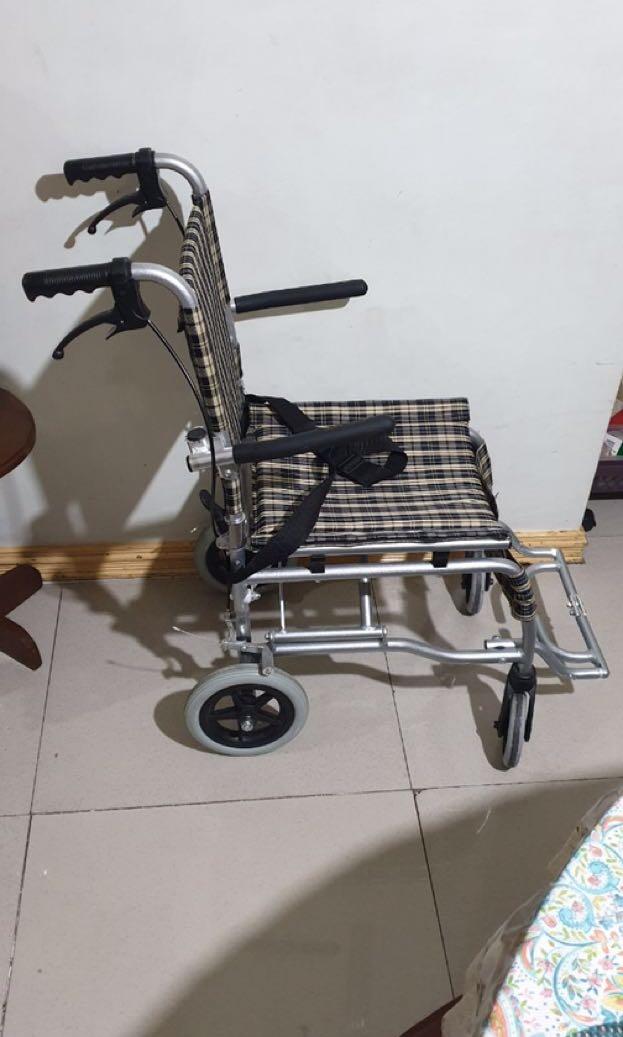 Lightweight Wheelchair (Category: Wheelchairs) located in Pasig City. Submitted by alloriginal888 (Listing ID 249364272, Image 2). Description: .