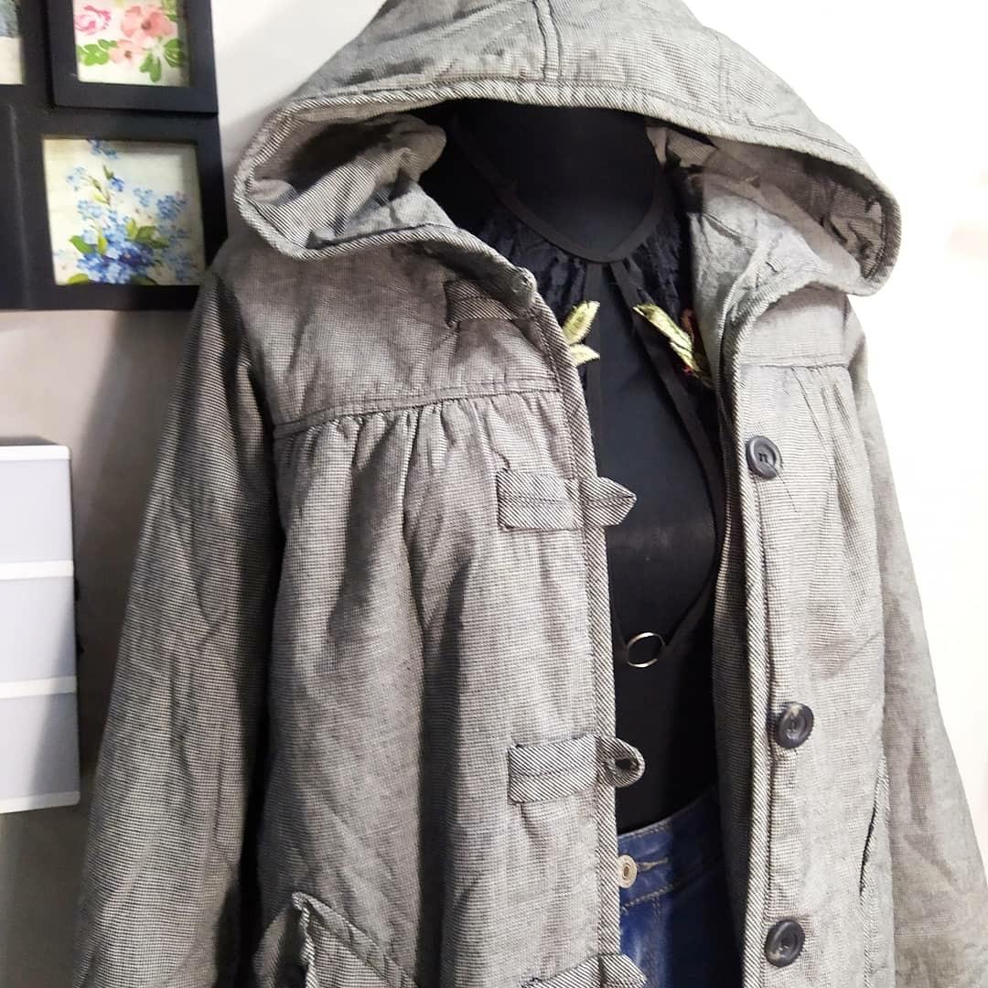 Preloved (Category: Coats, Jackets and Outerwear) located in San Pablo. Submitted by itachicollection (Listing ID 249455696, Image 3). Description: Preloved ❄️ Brand: Guul (Korean brand) HQ Large to XL Good as new 💜 P199.00 only - Thank you and Godbless 😘 Some of the clothes color/texture maybe a bit different because of the lighting of camera. Will indicate if it's Flawless or with Flaw. All clothes are washed and to wear..