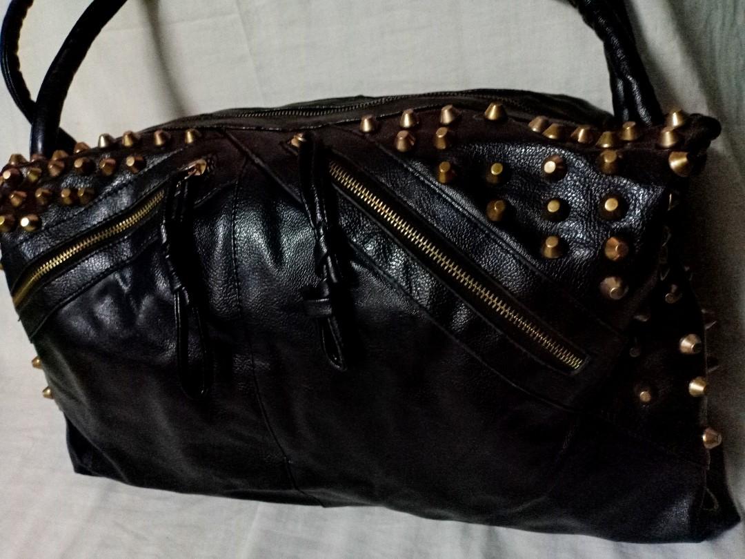 Preloved japan bag (Category: Cross-body Bags) located in San Juan City. Submitted by stufforless (Listing ID 249321506, Image 2). Description: .