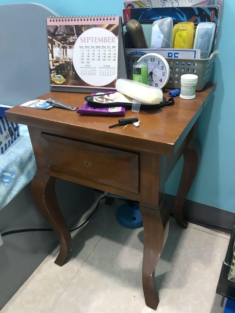 salas set with center table and side tables