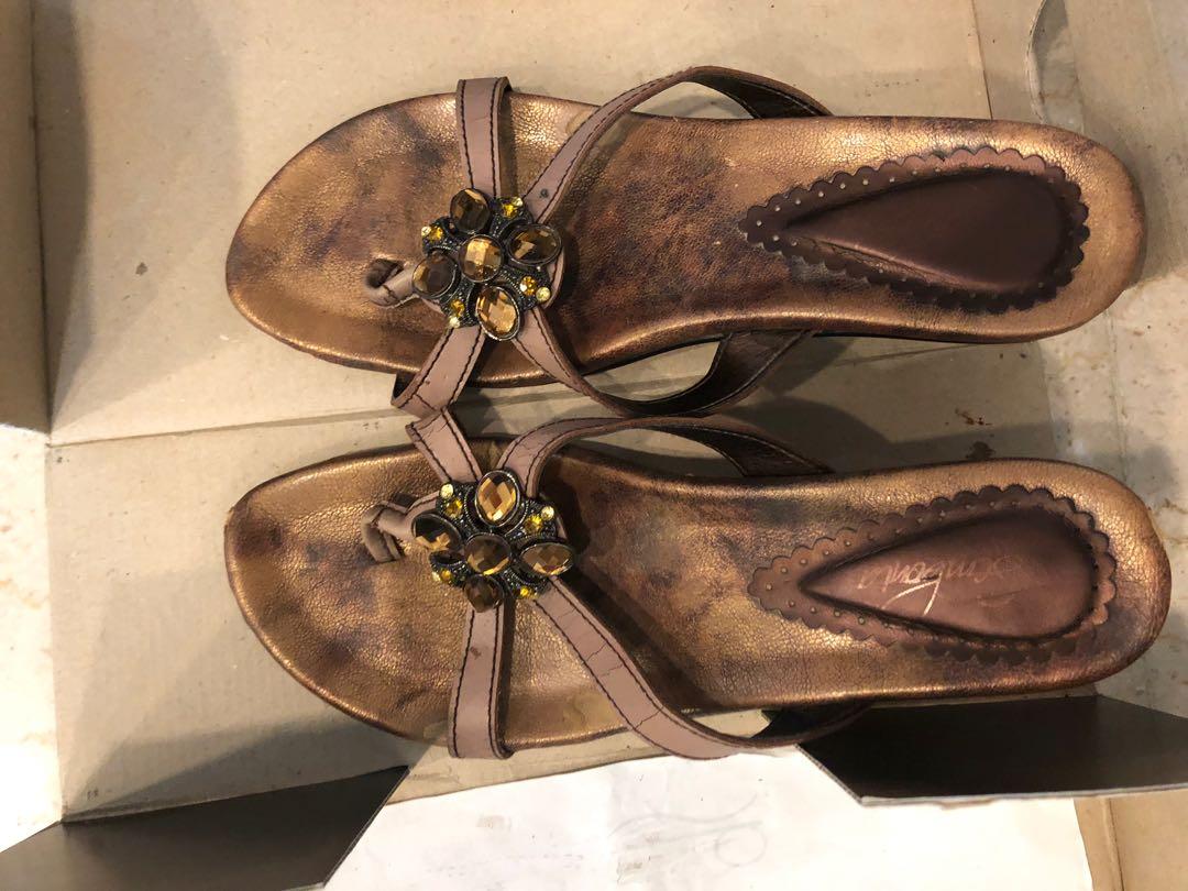 Sembonia Low heels In bronze with 
