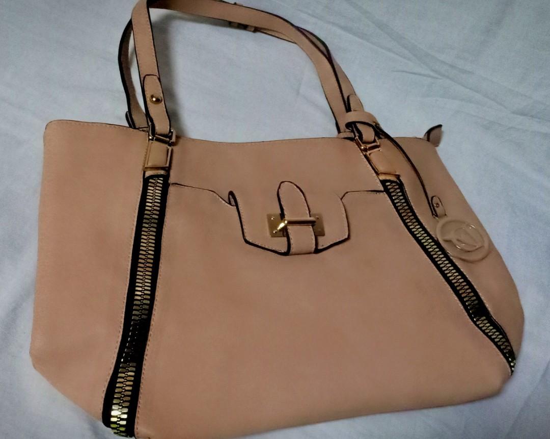 Womens bag from japan (Category: Cross-body Bags) located in San Juan City. Submitted by stufforless (Listing ID 249323015, Image 2). Description: Looks new No flaws Hardwares are gold and shiny.