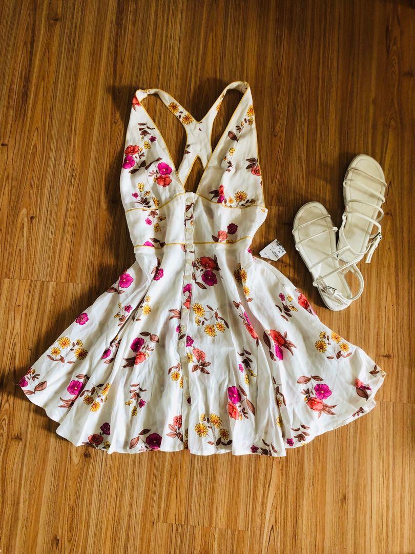 Floral button down Dress (Category: Dresses) located in Paranaque City. Submitted by mavrinwolf (Listing ID 249543623, Image 1). Description: M-sL size Brand new Orig price 1700 Free ship! .