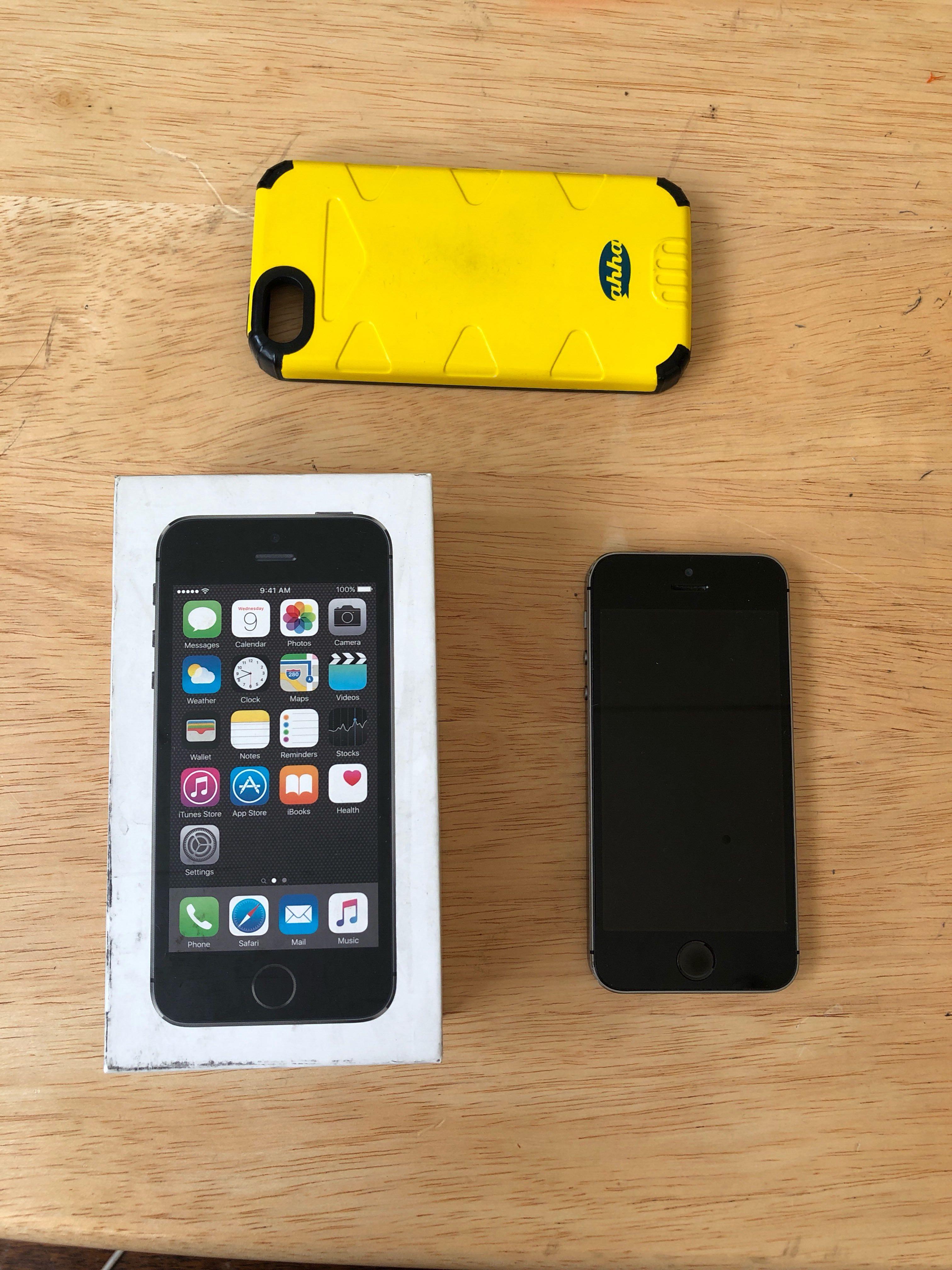 iPhone 5s Space Gray 16GB with box (Category: Others) located in Manila. Submitted by dencluttering101 (Listing ID 248801559, Image 2). Description: iPhone 5s Space Gray 16GB Factory unlocked Comes with box No issues 90% smooth (has little scratches on the side) Good for spare phone No icloud issue Will give you free cases.