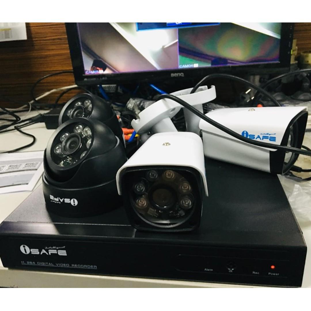 iSAFE 8 Channel XVR with 1.3Megapixel 2 Dome 2 Bullet Indoor and