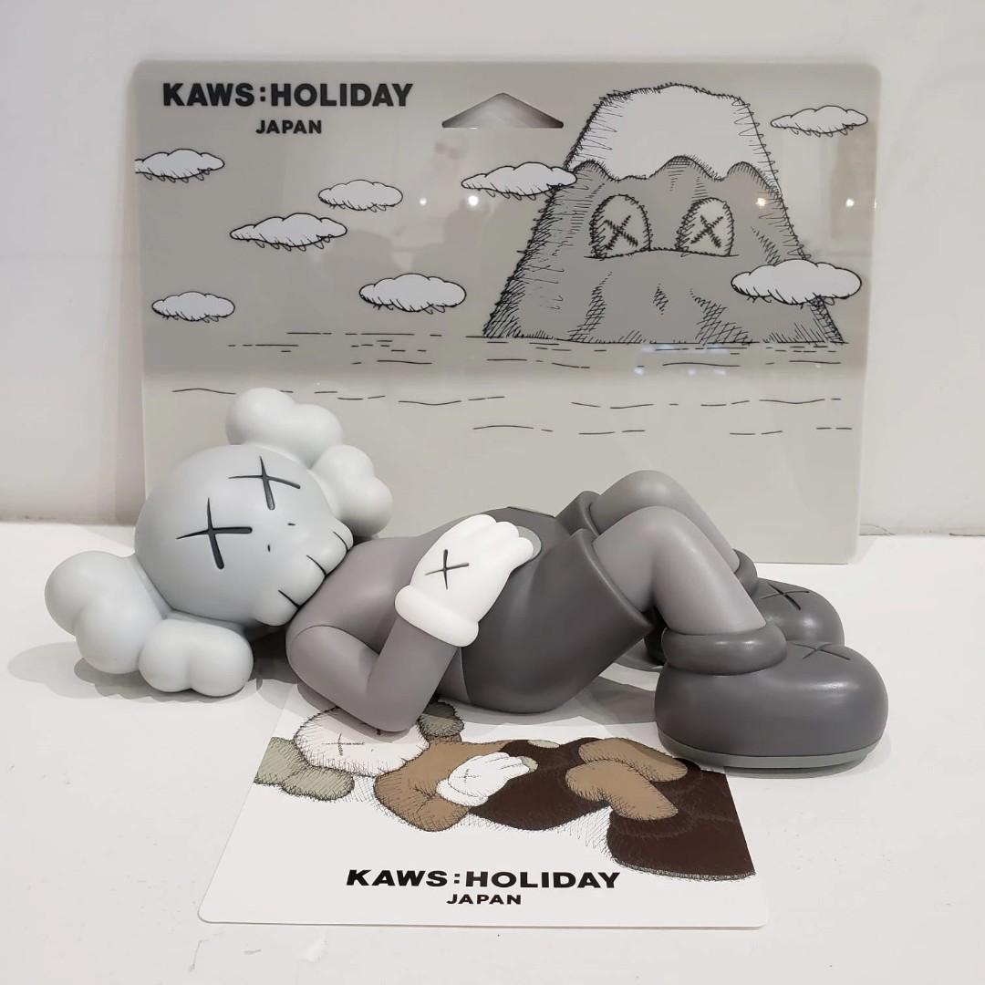 Kaws Japan Fuji figure Grey color, 玩具 & 遊戲類, 玩具 Carousell