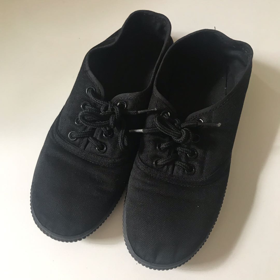 black cloth shoes