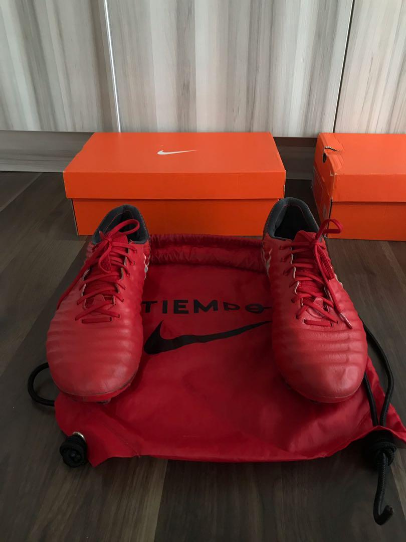 Nike tiempo legend 7 (Category: Sneakers) located in Kuala Lumpur. Submitted by leonardldk (Listing ID 249557327, Image 1). Description: Nike Tiempo Legend 7 FG- Fire - University red/white/black Size-uk9.5/us10.5/eur44✅ Condition-8.5/10 (minor scratches) Price- Rm270(nego).