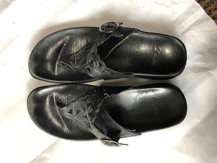 Woman's sandals (black)