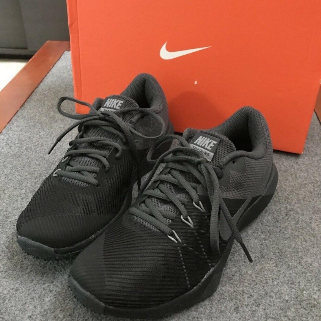 all black workout sneakers