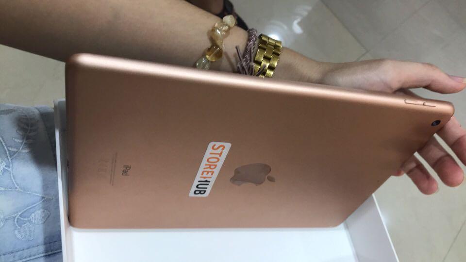 Ipad Generation 6 32 GB (Category: iPad) located in Paranaque City. Submitted by FLess.ph (Listing ID 249755422, Image 1). Description: Ipade Gen 6 Rose Gold Good as new. Complete accessories!! Open for meet up for sure buyers only! 25,000 last price!! .