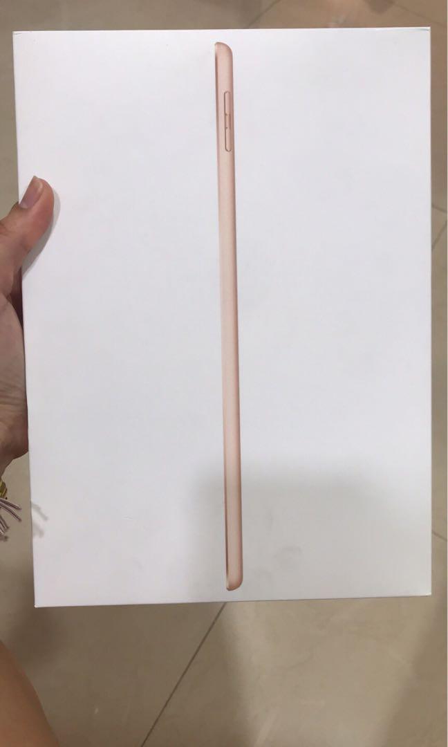 Ipad Generation 6 32 GB (Category: iPad) located in Paranaque City. Submitted by FLess.ph (Listing ID 249755422, Image 2). Description: Ipade Gen 6 Rose Gold Good as new. Complete accessories!! Open for meet up for sure buyers only! 25,000 last price!! .