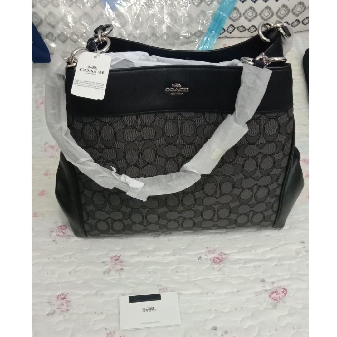 lexy shoulder bag in signature jacquard