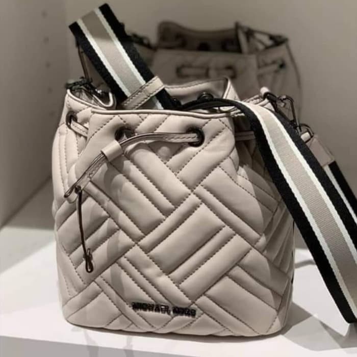 Michael kors 2025 peyton bucket bag