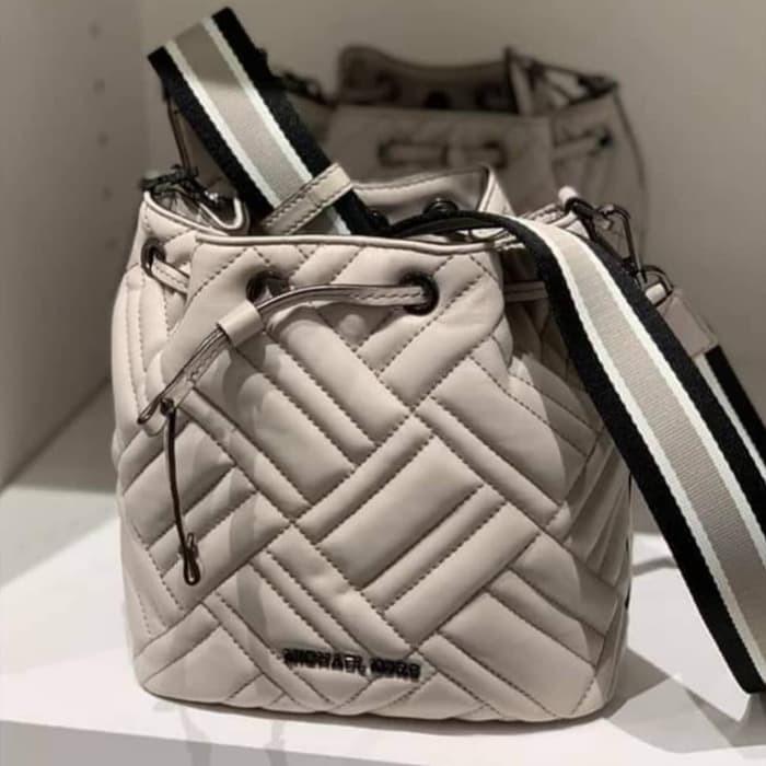 Michael kors online peyton bucket bag