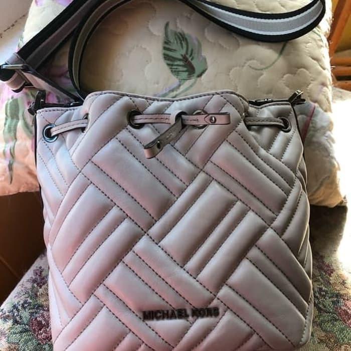 Michael kors peyton bucket top