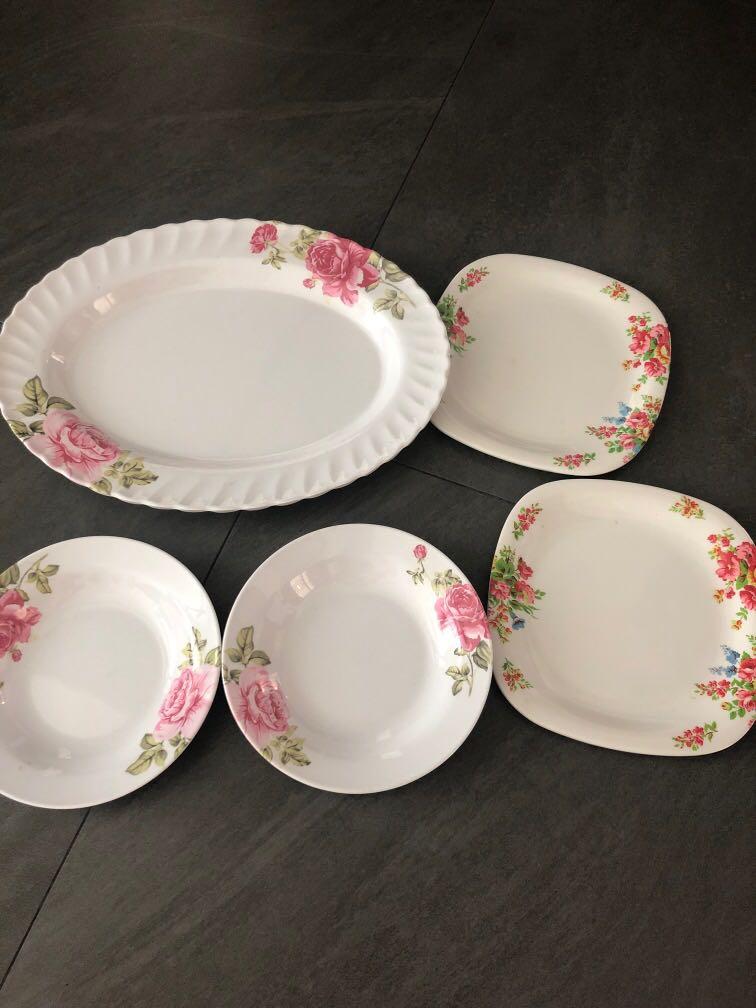 Plastic floral plates Furniture Home Living Kitchenware