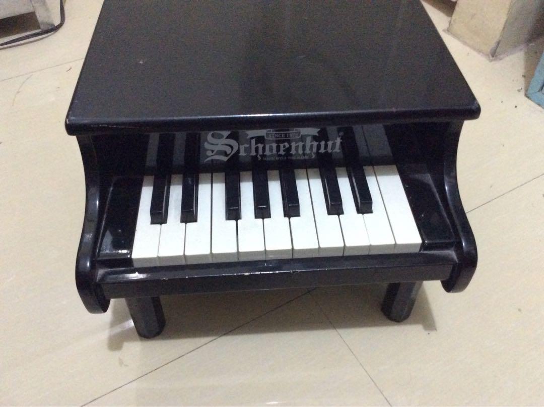 schoenhut mini piano