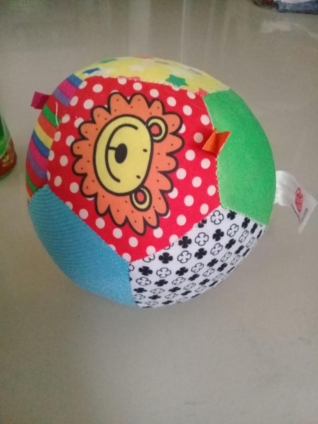 Soft ball toy (Category: Infant Playtime) located in Pasig City. Submitted by ladygoodvibes (Listing ID 249733050, Image 1). Description: Used but not abused. Matingkad ang colors, looks new. wash nyo lang before.ipa-play kay baby..