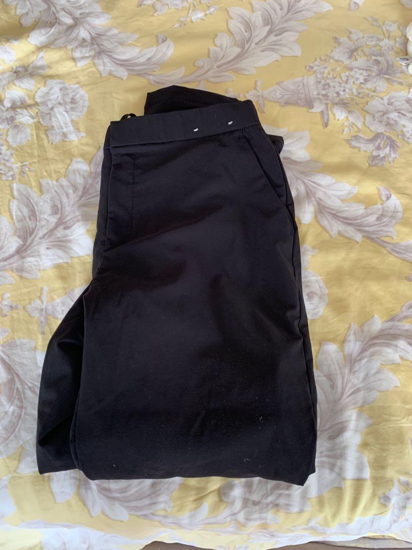 Uniqlo Snow Pants woman Size XL can also be used as maternity snow pants   Womens Fashion Bottoms Other Bottoms on Carousell
