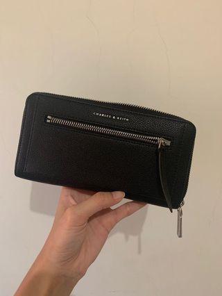新加坡小CK Charles&Keith 經典拉鍊款長夾