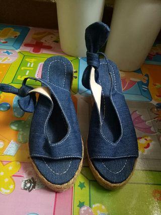 Pre-loved wedge maong sandals