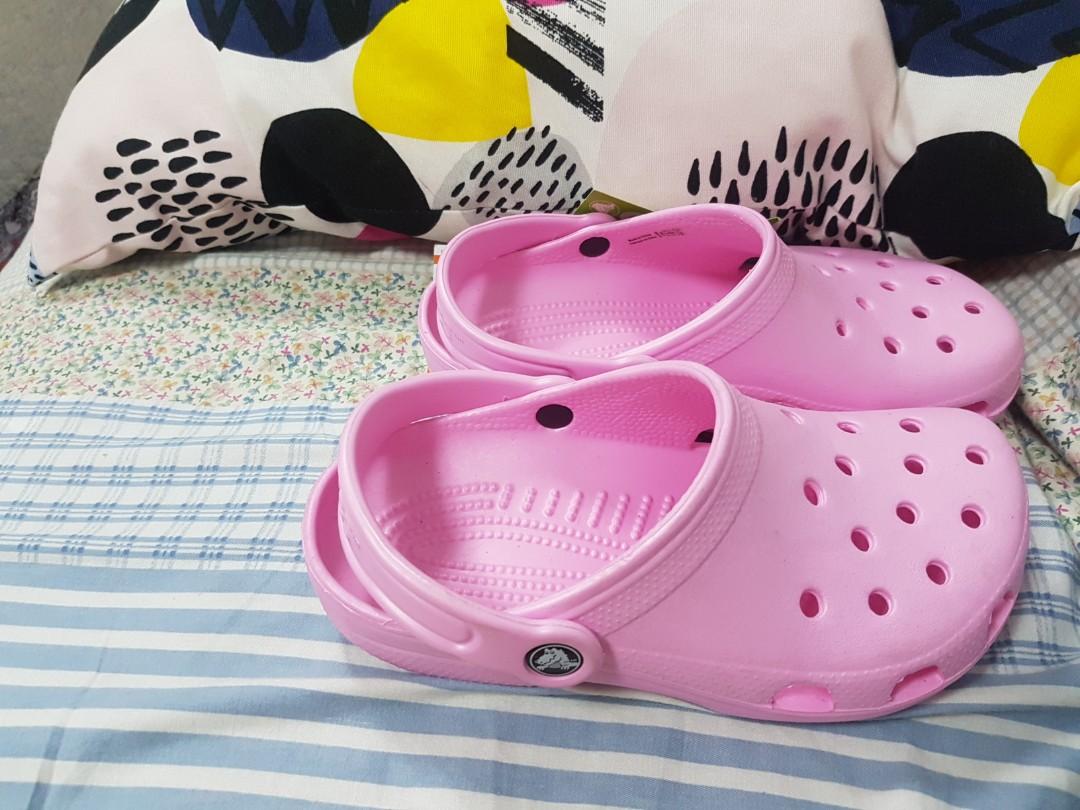 pink crocs size 5